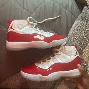 Jordan cherry 11 size 7.5 M
